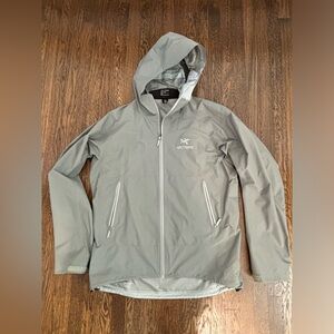 Light gray Arc’teryx Gore-Tex Jacket Large